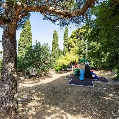 Green Garden Apartman *